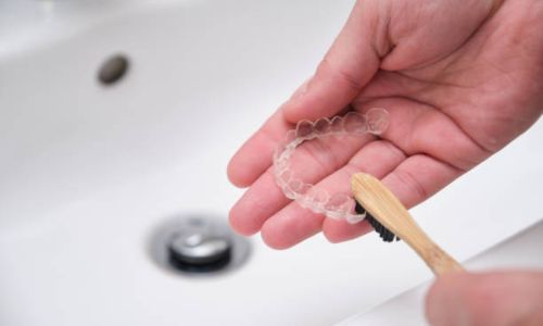 invisalign aligners cleaning