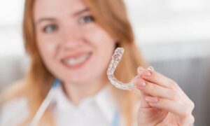 Does Invisalign Work For Underbite: Many people dream of a straight, confident smile. But for those with underbites, where the lower jaw protrudes